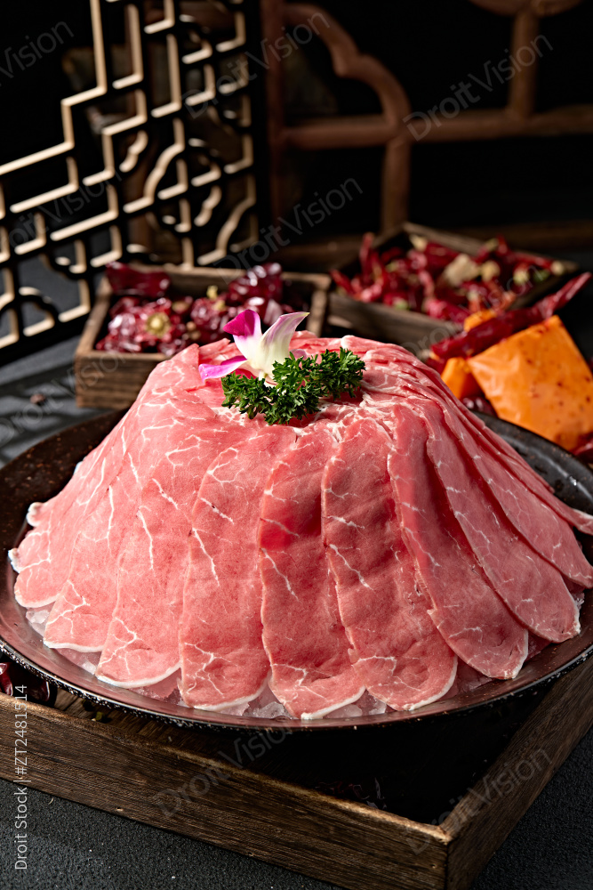 火锅食材草原牛脊肉切片图片