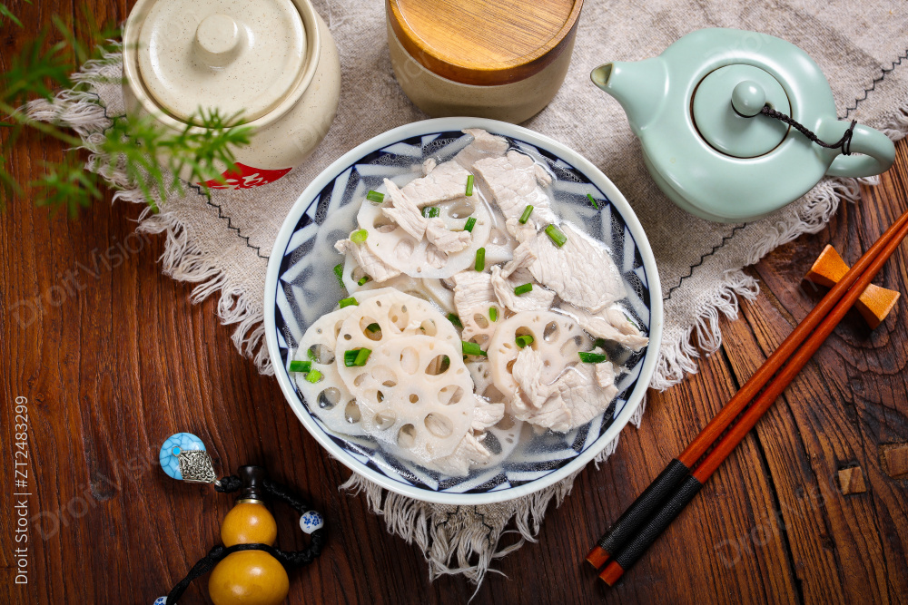 莲藕肉片汤图片