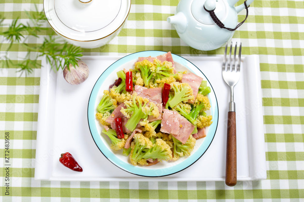 菜花炒培根肉图片