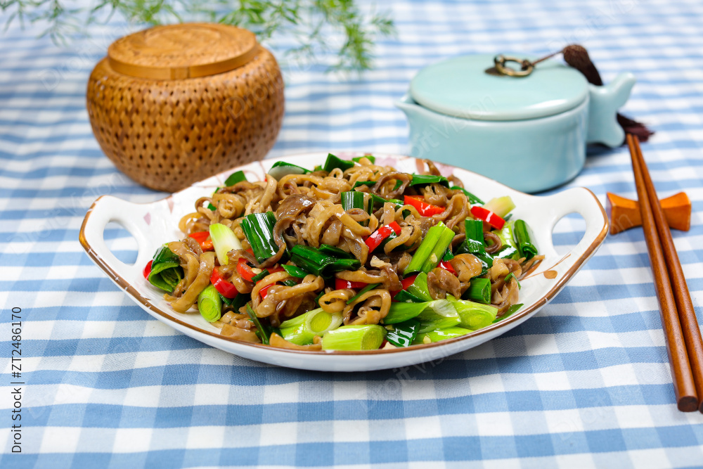 蒜苗爆炒肥肠丝图片