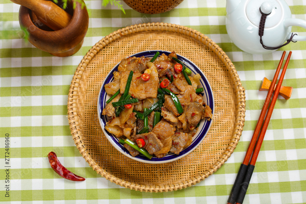 回锅肉炒韭菜花图片