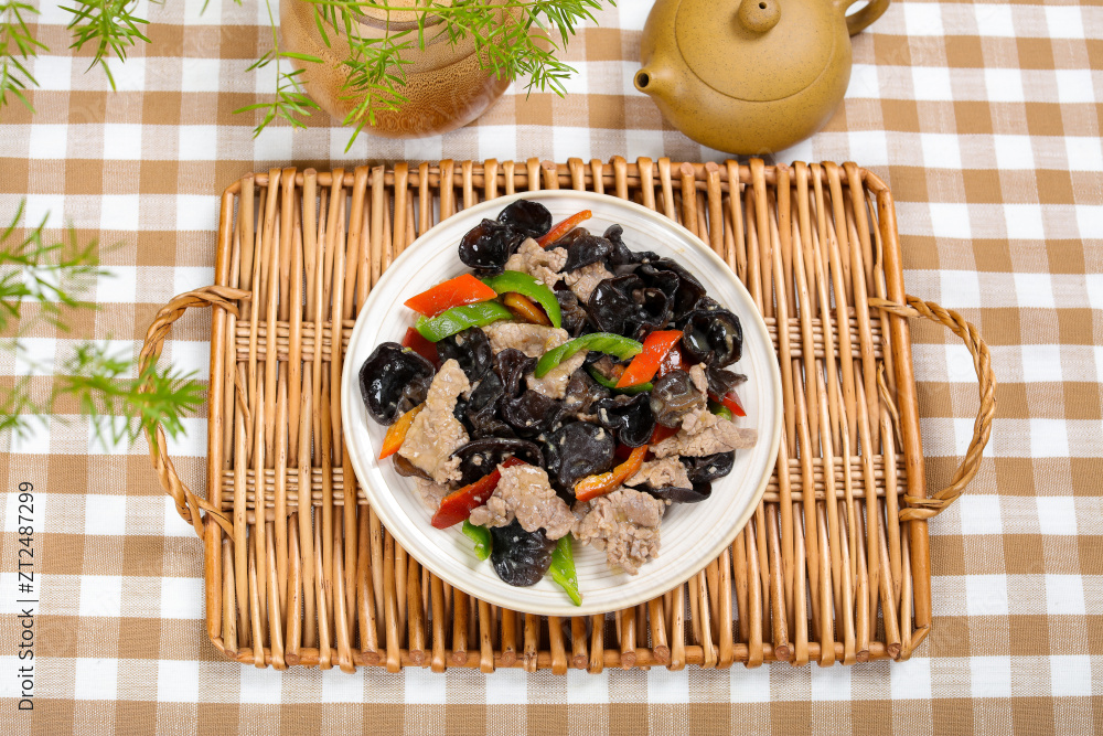 木耳炒牛肉图片