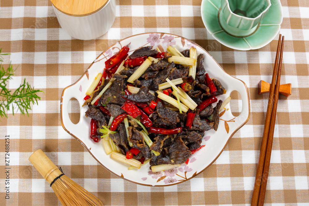 芹菜炒腊牛肉图片
