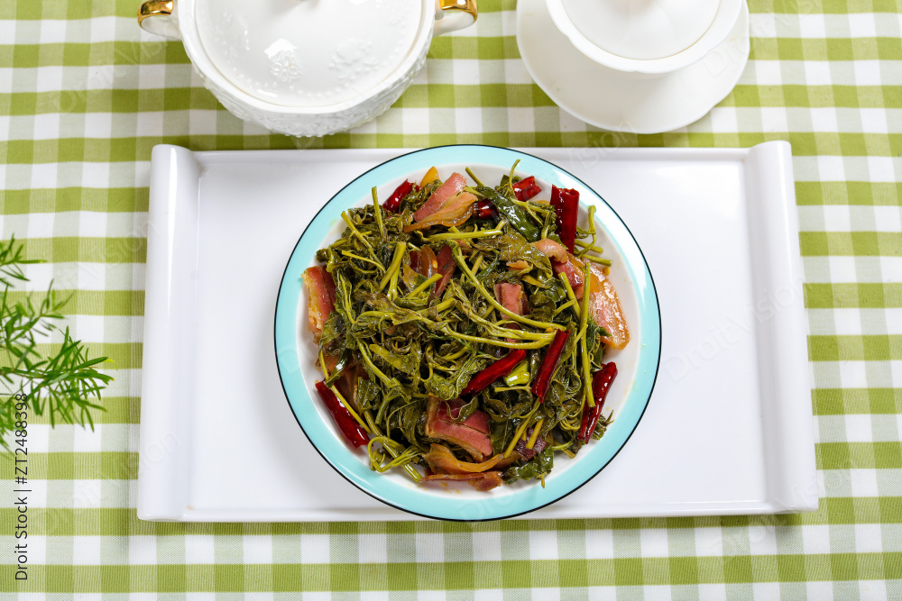 香椿菜炒腊肉图片