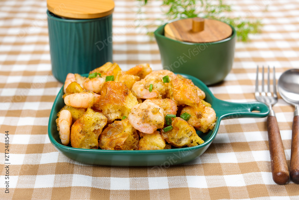 油条炒虾仁图片