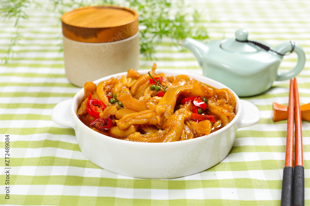 藤椒酸辣无骨鸭脚图片