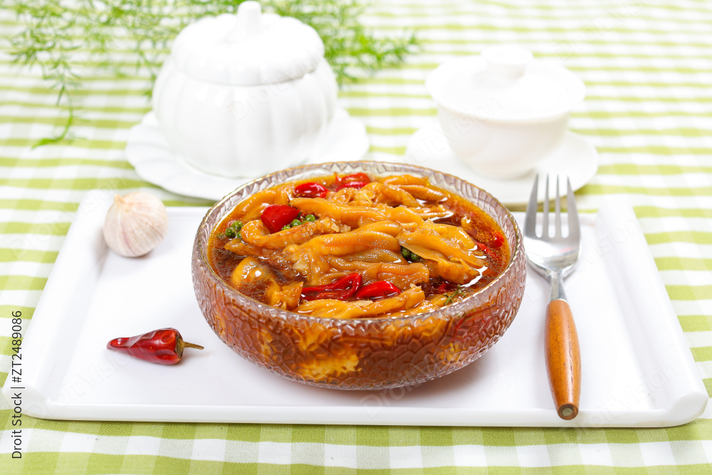 藤椒酸辣无骨鸭脚图片