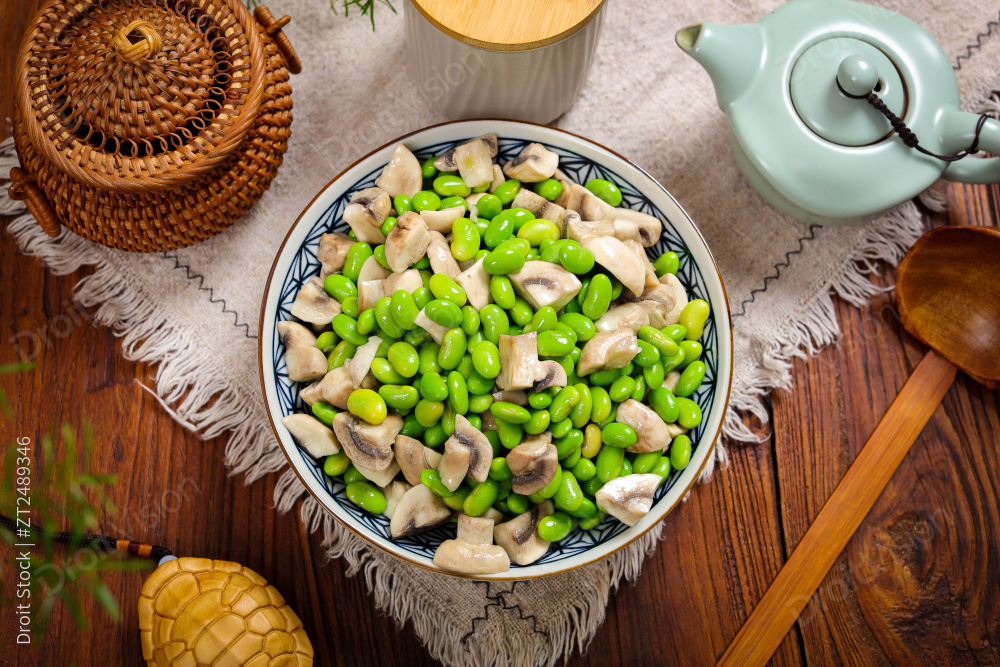 口蘑炒毛豆图片