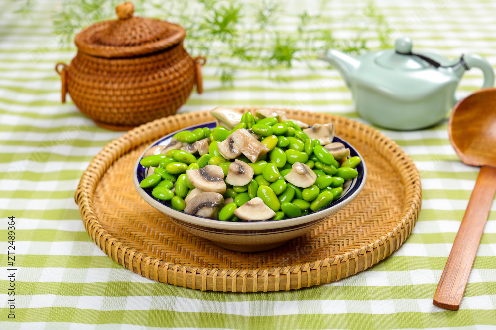 口蘑炒毛豆图片