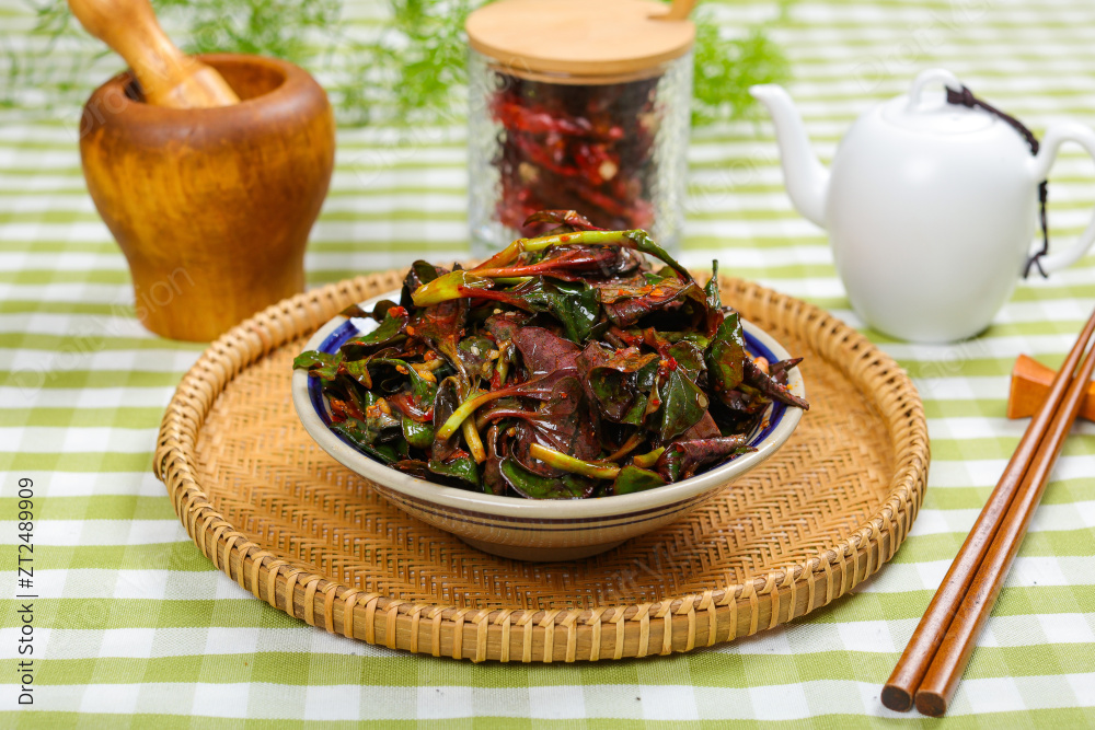 凉拌鱼腥草叶图片