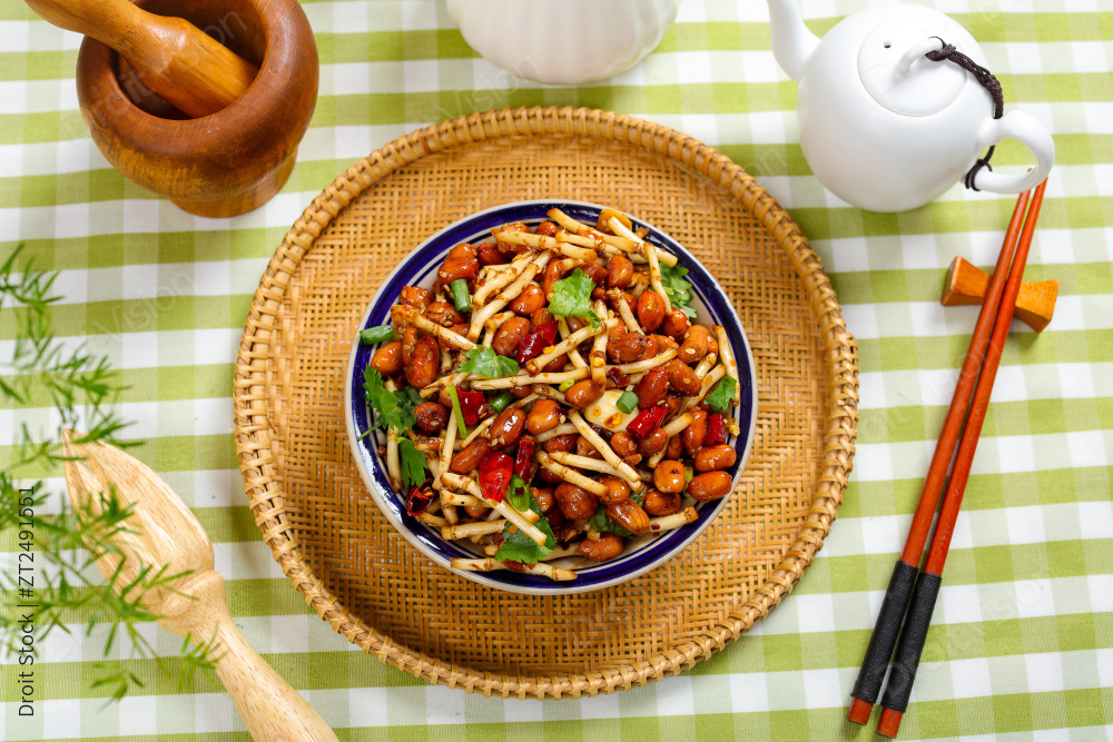 鱼腥草拌花生图片