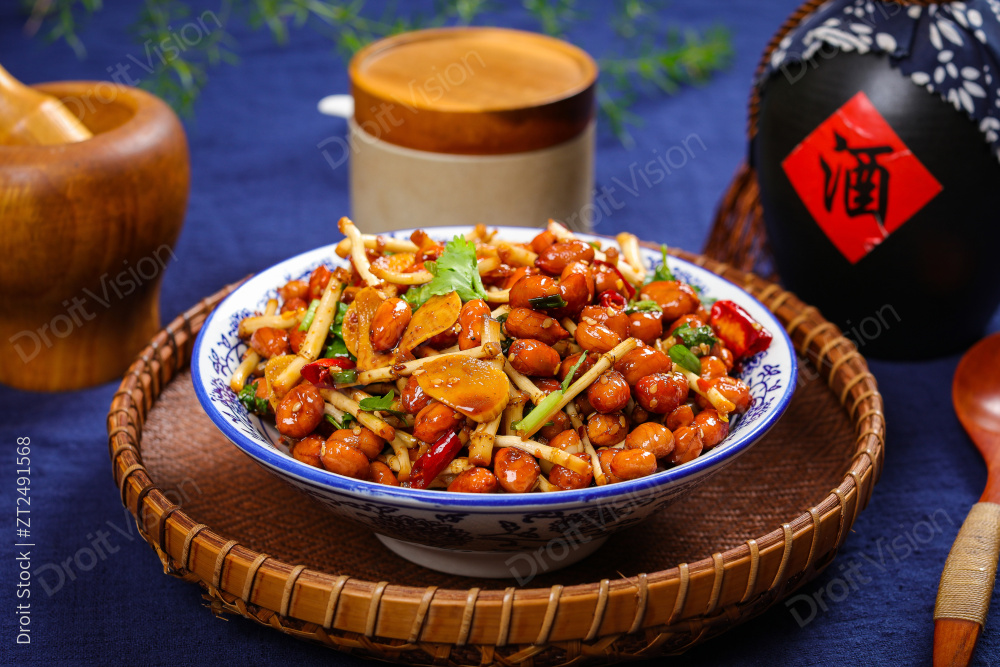 鱼腥草拌花生图片