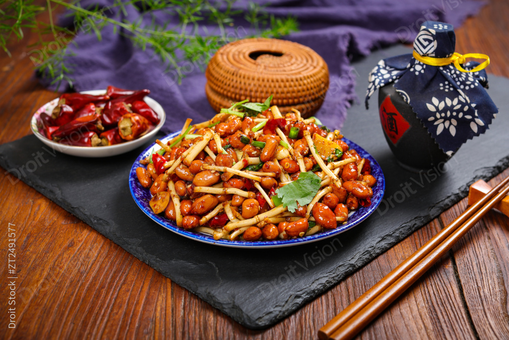 鱼腥草拌花生图片