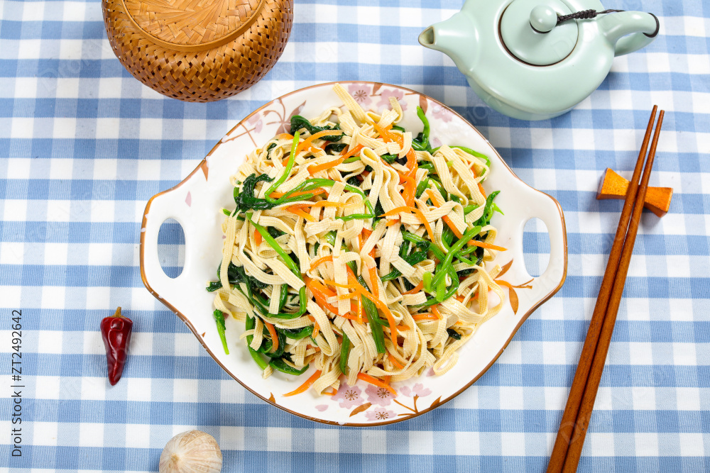 菠菜拌豆腐皮图片