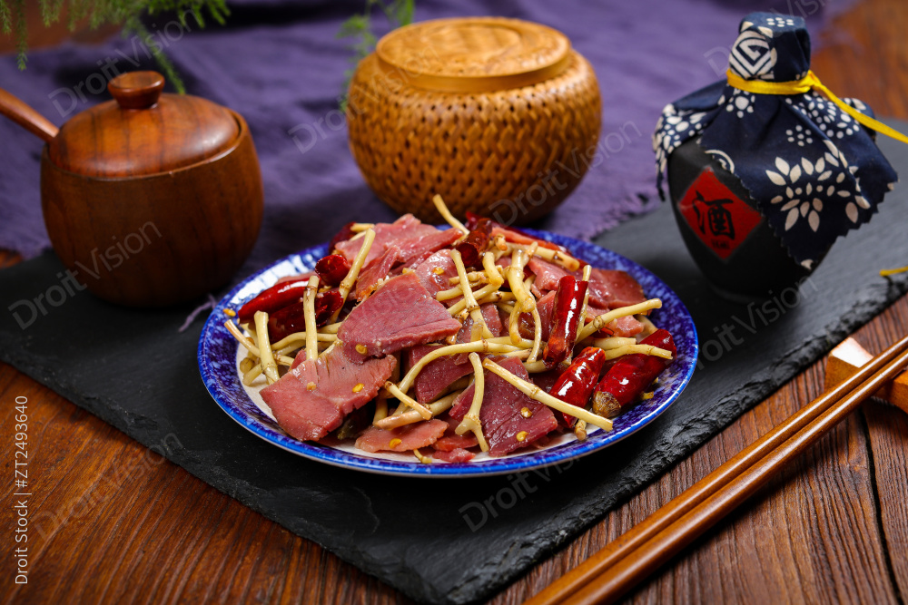 鱼腥草炒火腿肉图片