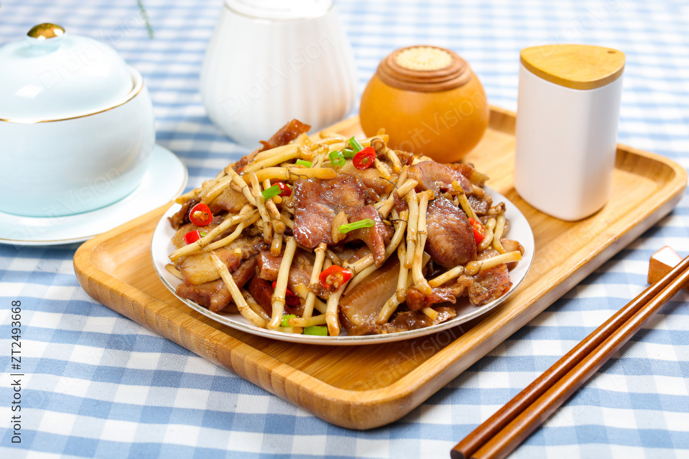 鱼腥草炒猪头肉15图片