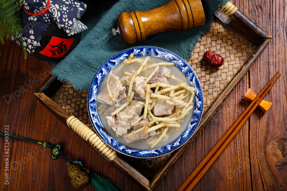 鱼腥草炖排骨图片