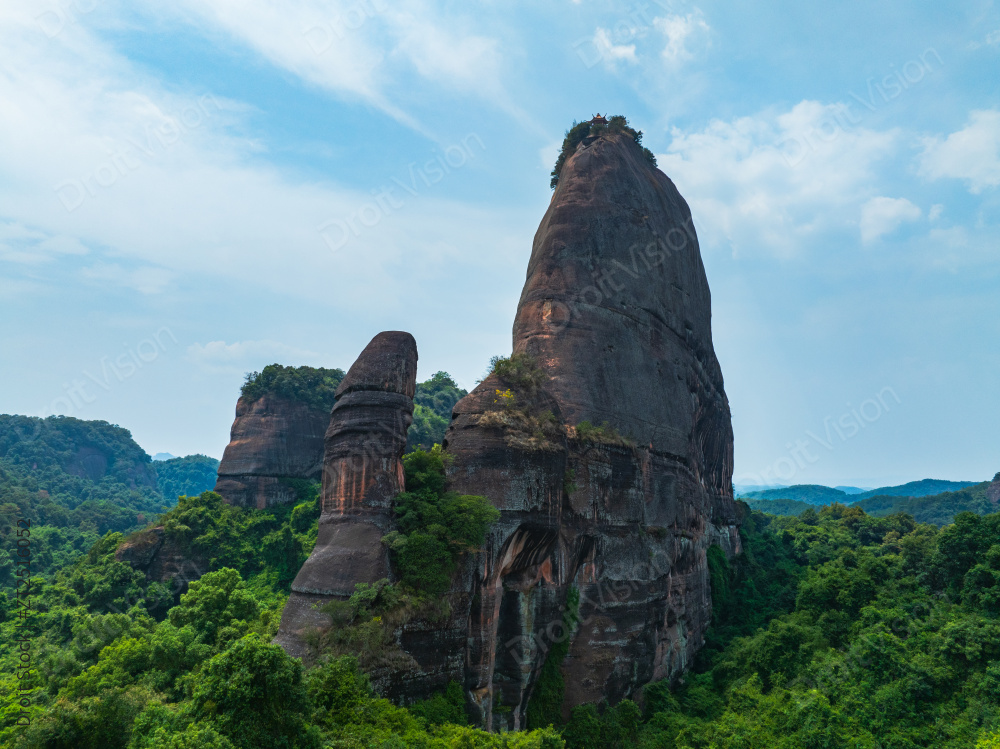 广东韶关丹霞山夕阳时分丛林美景图片