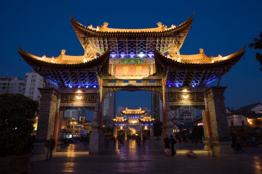 昆明金马碧鸡广场