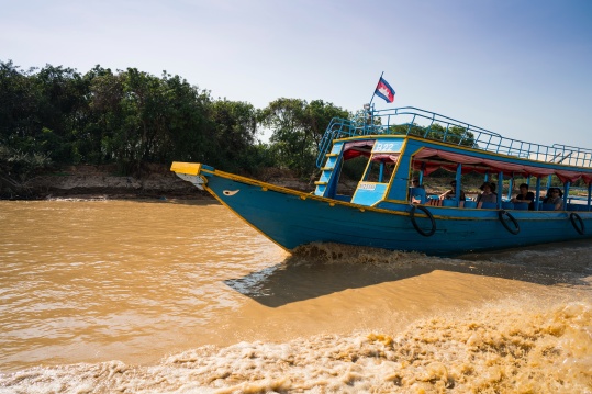 洞里萨湖水上人家