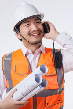 工作中的建筑工程检查员