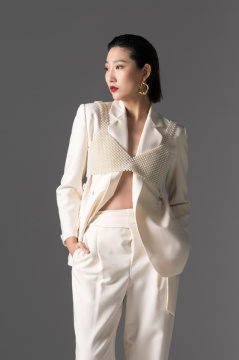 时尚的青年女人