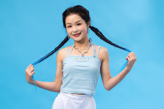 充满活力的清纯女孩