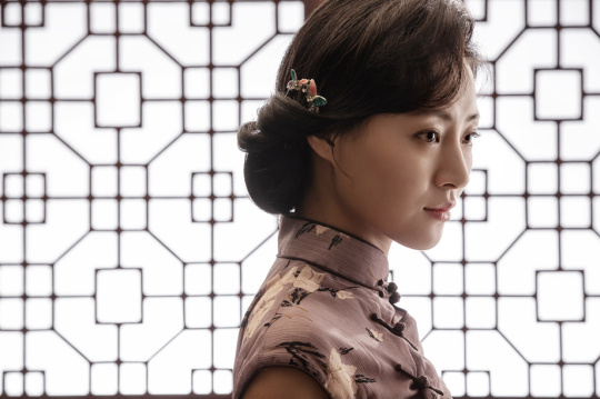 穿旗袍的东方女人