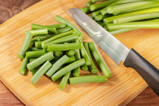 菜板上的蔬菜特写