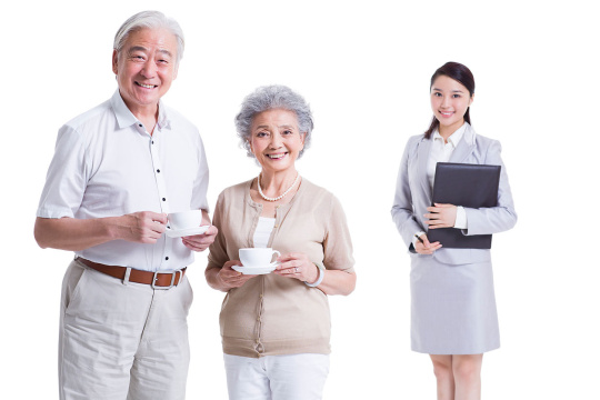 老年夫妇与财务顾问