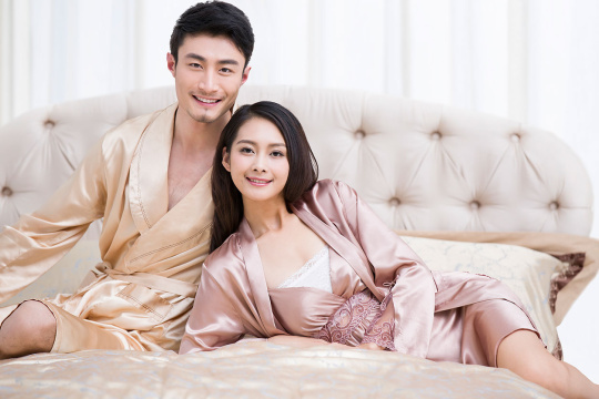 快乐的年轻夫妇