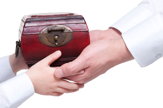 大人给孩子宝盒