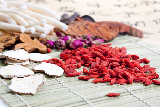 枸杞、通草、白芷、血鸡腾、玫瑰花、白术