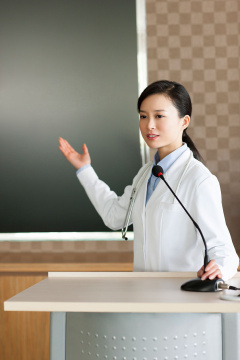女医生做演讲