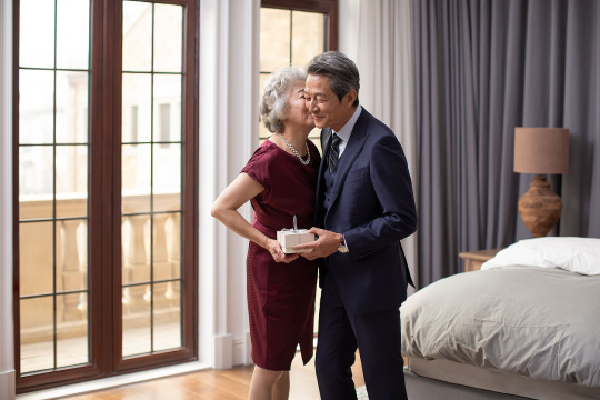 恩爱的老年夫妇