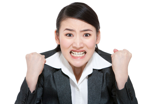 商务女士双手握拳