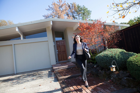 上班族匆忙赶路