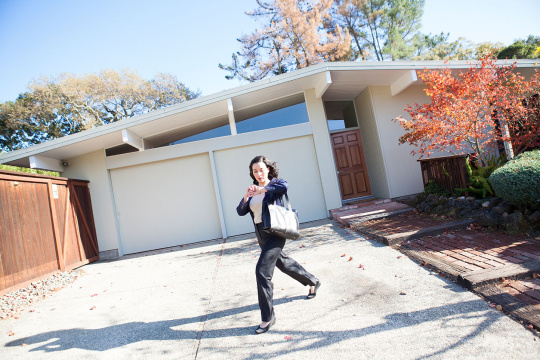 上班族匆忙赶路