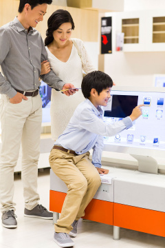 快乐一家人与触屏电脑