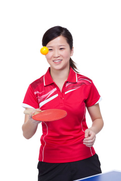 年轻的女子乒乓球运动员