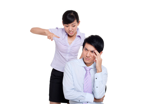 商务人士批评同事