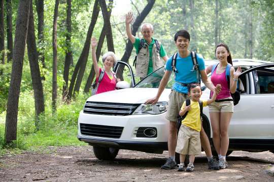 家庭自驾户外郊游