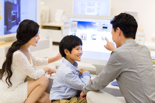 快乐一家人与触屏电脑