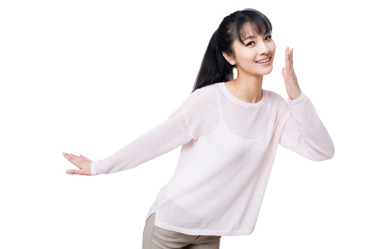 快乐的年轻女子