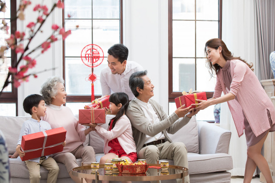 快乐一家人过新年