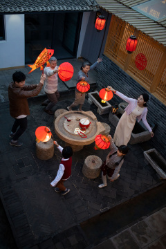 快乐家庭庆祝新年