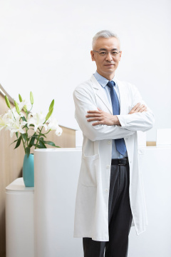 自信的专家医生