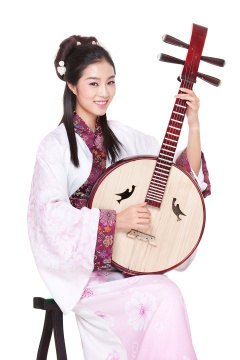 古装美女弹月琴