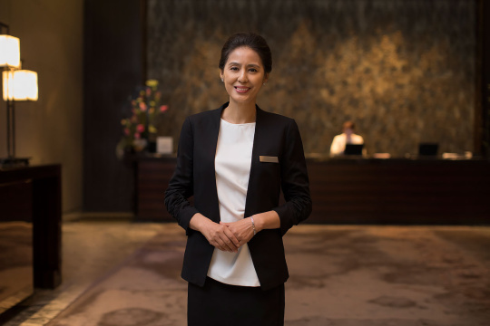 自信的酒店经理肖像