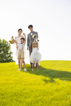 新郎新娘和婚礼花童